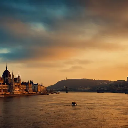 D35 - Chic Boutique By Bqa * Budapest